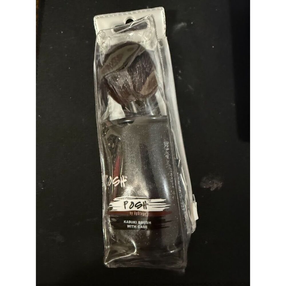 POSH Kabuki Makeup Brush with  Case